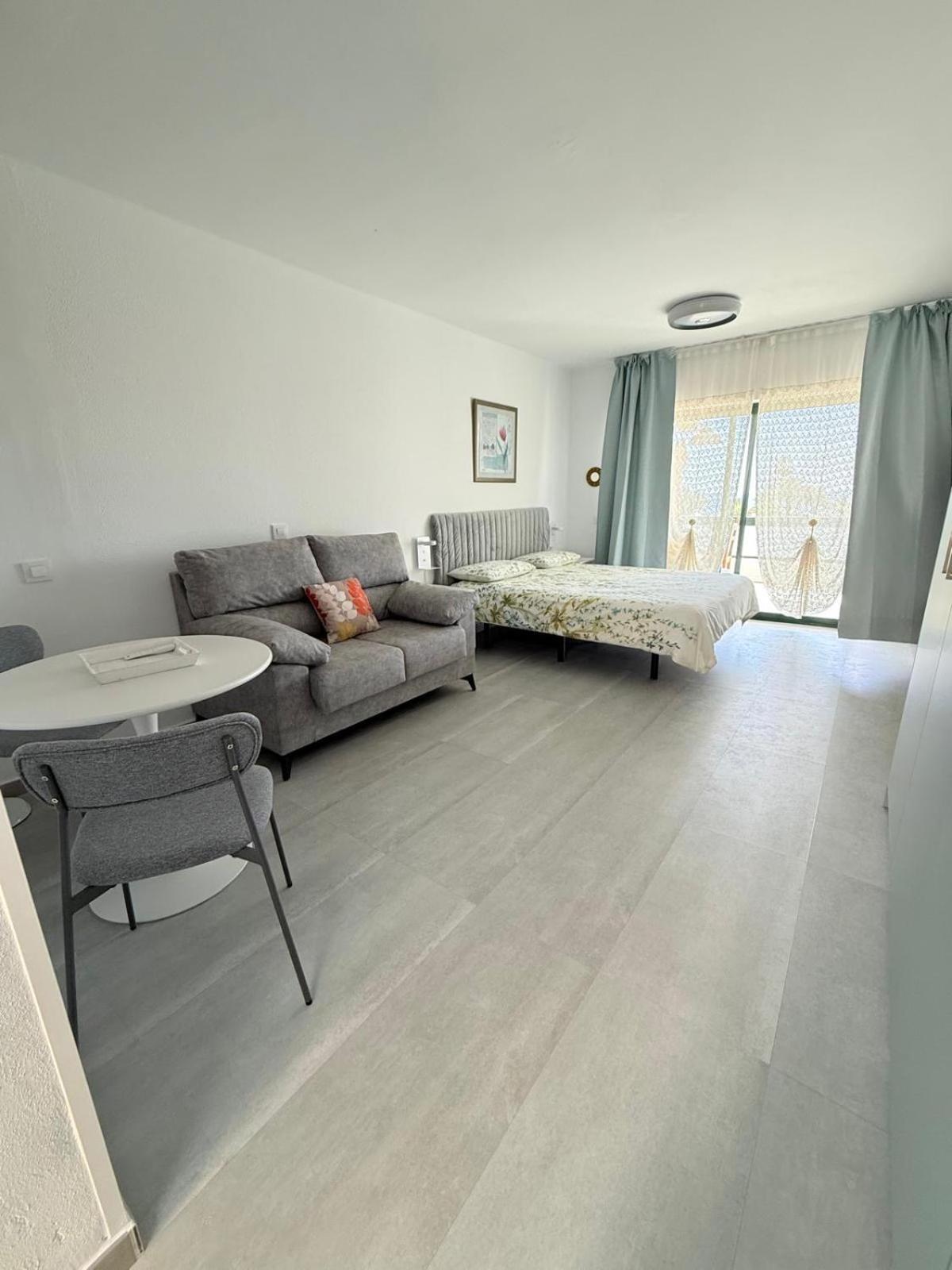 קוסטה טגוויסה Al Sole Studios Residence Playa Roca מראה חיצוני תמונה